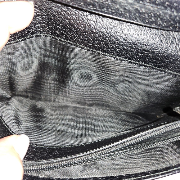 GUCCI G Hardware with Hook Black Pebble Grain Wallet - Picture 14 of 16